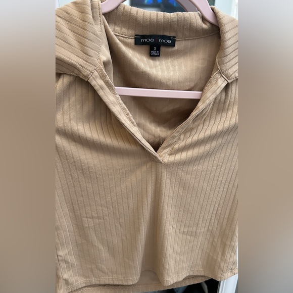 woman’s size (small) cropped shirt - Picture 3 of 4